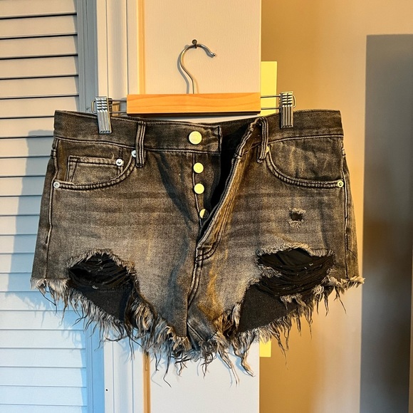 Free People NWOT Loving Good Vibrations Denim Distressed Black Cutoffs - Picture 5 of 11